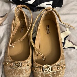 Only used a couple of times , very nice shoes n comfortable